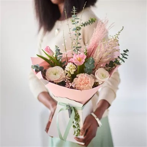TRENDING SPRING GIFT BOX